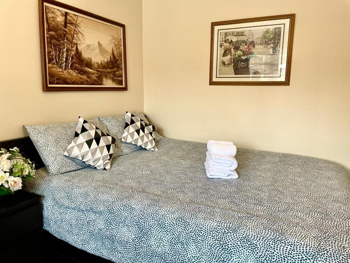 טורונטו Perfect Home-Private Washrooms,Free Parking,High Speed Net מראה חיצוני תמונה