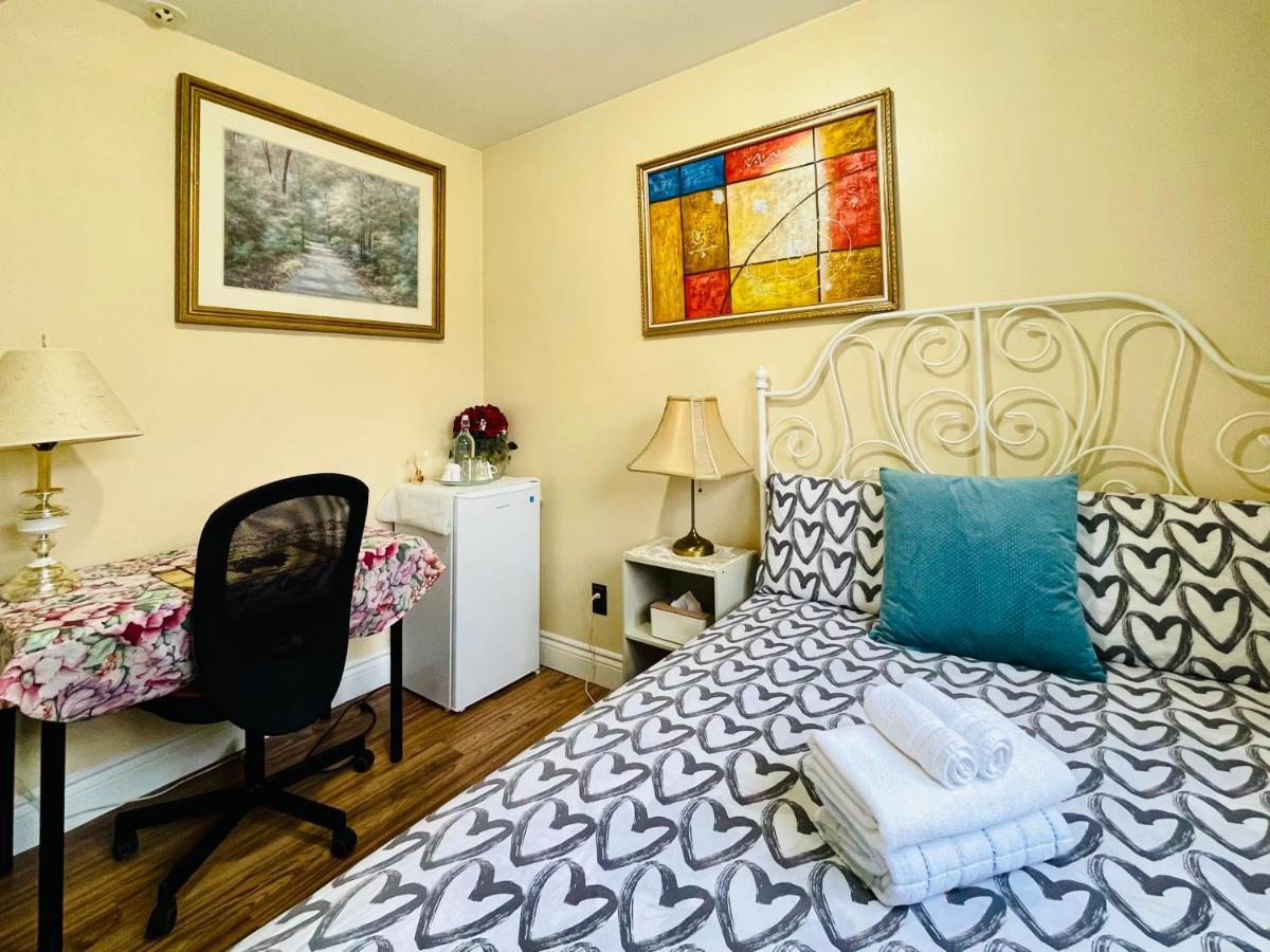 טורונטו Perfect Home-Private Washrooms,Free Parking,High Speed Net מראה חיצוני תמונה