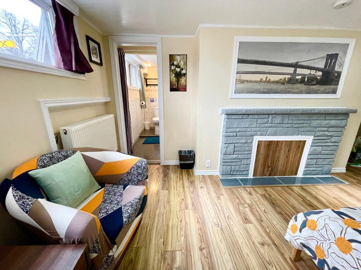 טורונטו Perfect Home-Private Washrooms,Free Parking,High Speed Net מראה חיצוני תמונה